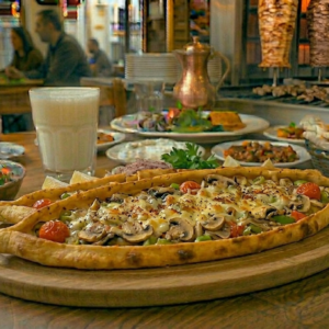 kebapci-ayhan-usta-mantarli-pide